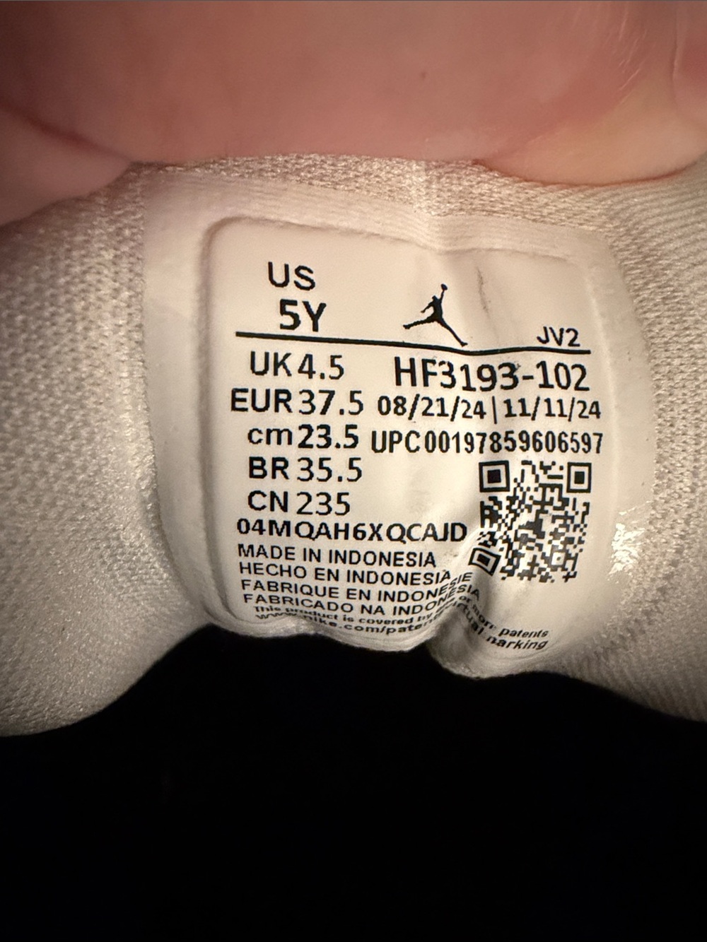 Jordan Kids High-Top Sneakers in White, Black & Maroon Size 5 - Picture 10 of 10